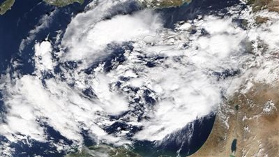 «ناسا» تنشر صورة إعصار هائل في طريقه إلى مصر