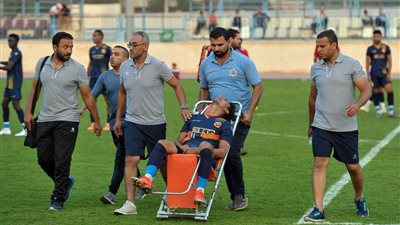 مسئولي سيراميكا كيلو باترا يشيدون بدور الطبيب بعد انقاذه حياة لاعب الفريق 