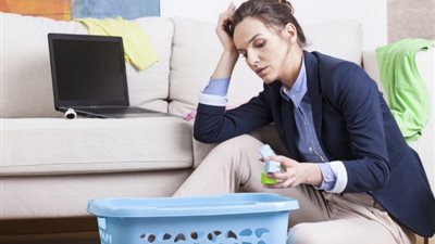 دراسة تكشف عن أضرار جسيمة تتعرض لها المرأة العاملة بعد الزواج والإنجاب