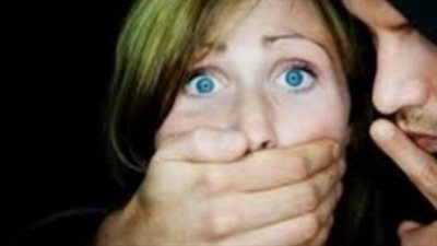 بالصورة..إحباط محاولة خطف فتاة بواسطة «توك توك» في حدائق المعادي 