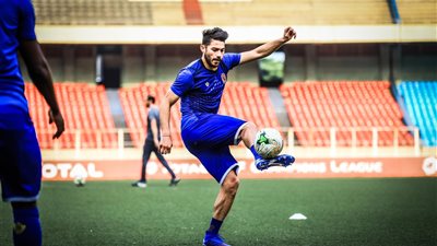 حمدي فتحي يودع لاعبي الأهلي قبل السفر لألمانيا 