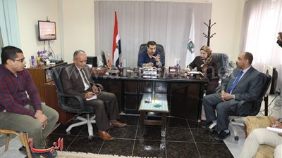 محافظ سوهاج يوجه بدعم النساجين والنوالين حفاظًا على الحرف التراثية