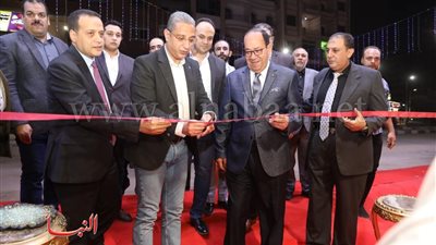 بأسعار مخفضة.. محافظ سوهاج يفتتح معرض «أوكازيون دمياط»