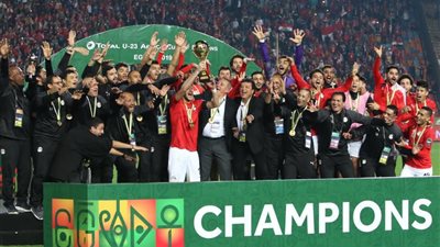 بالصور.. هدية الكاف لغريب ورمضان الافضل والبلدوزر الهداف وصبحى احسن حارس