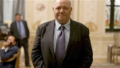 نائب يطالب وزارة التموين بوضع آلية محددة لخفض أسعار السلع