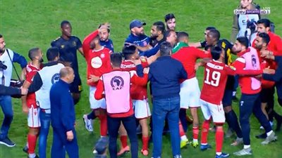 خصومات بالجملة لنجوم الأهلي.. وعبد الحفيظ يعاقب أشرف والشحات