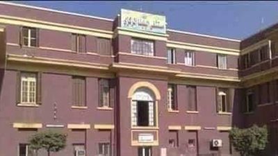 دبحلهم القطة من أول يوم.. التحقيق مع 11 من العاملين بمستشفى مركزي بتعليمات محافظ سوهاج