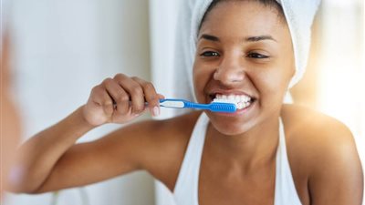 دراسة جديدة: غسل الأسنان يوميًا يقلل من خطر الإصابة بهذا المرض الخطير