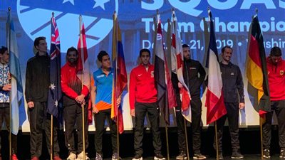 طارق مؤمن يحمل علم مصر في حفل إفتتاح بطولة العالم للأسكواش 