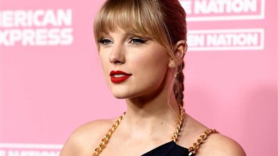 تعرف على عُمر المطربة الأمريكية الشهيرة تايلور سويفت!
