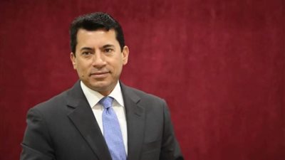 وزير الرياضة يهنئ 