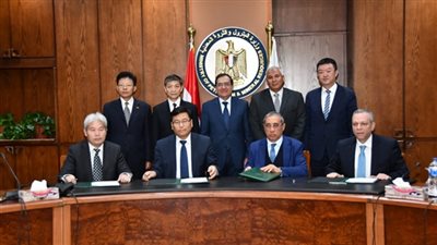 بتكلفة مليار دولار.. البترول تُوقع عقد إنشاء مجمع تصنيع الفوسفوريك