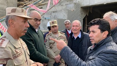 وزير الرياضة ورئيس الاتحاد الدولى لكرة اليد يتفقدان الصالة المغطاة ب6 أكتوبر 