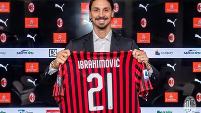 رسميا.. إبراهيموفيتش يوقع عقود انتقاله لصفوف ميلان