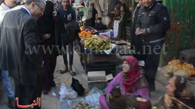 محافظ المنيا يتابع أسعار السلع في جولة مفاجئة