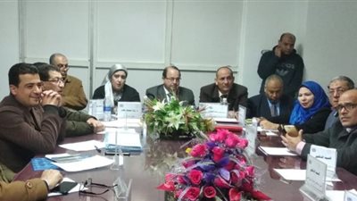 صحة المنوفية: بحث التعاقد مع أطباء بالمعاش لسد العجز بالمستشفيات