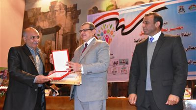 وزير القوى العاملة يعلن أخبارًا سارة لأهالى أسوان.. تعرف عليها