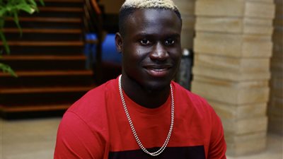 بادجي:  طموحاتي بلا حدود ودروجبا مثلي الأعلى.. وأفتخر بـ«ماني» 