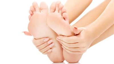 بالفيديو.. وصفات طبيعية لعلاج تشققات الكعبين في الشتاء