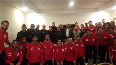 قبل المباراة النهائية غدا..وزير الرياضة يلتقى أبطال منتخب مصر لكرة اليد في تونس