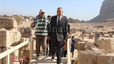 خلال جولته الميدانية.. محافظ سوهاج يتفقد معبد «إتريبس» ومحطة صرف