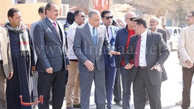 محافظ سوهاج يفتتح مكتب خدمة المواطنين بتموين جهينة