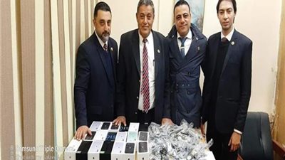 جمارك مطار القاهرة تحبط تهريب «موبايلات» وساعات بـ600 ألف جنيه