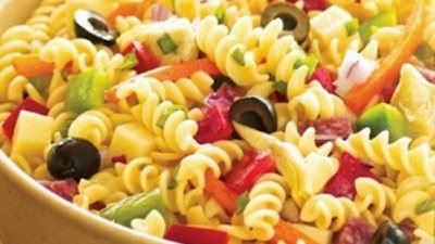  بالفيديو.. طريقة إعداد سلطة المكرونة بالتونة والطماطم خلال دقائق 
