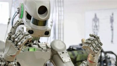 يرى تحت الجلد.. روبوت لسحب الدم بدقة أكثر