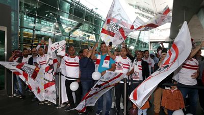 جماهير الزمالك تجهز لاستقبال ضخم للاعبين في مطار القاهرة بعد الفوز بالسوبر 