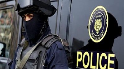 نصب بـ«البدلة الميري».. ميكانيكى ينتحل صفة رجل شرطة ويستولى على أموال سيدتين في المعادي