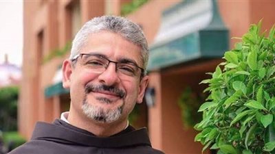 بطرس دانيال يكشف سر ركوب بابا الفاتيكان لسيارة «فيات» خلال زيارته لمصر 