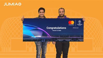 جوميا تسلم جائزة لأحد عملائها للسفر لحضور أحد مباريات دوري أبطال أوروبا