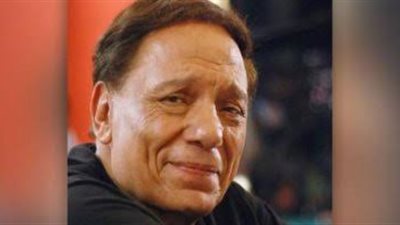 عادل إمام يمازح عمرو أديب: «عايزني أموت ليه»