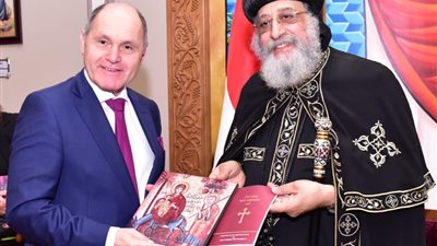 بالصور.. البابا تواضروس يستقبل رئيس برلمان النمسا
