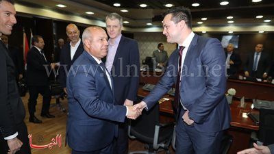 بالصور.. وزير النقل يكشف مستجدات  مونوريل 