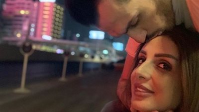 أحمد إبراهيم يُقبل رأس أنغام ويوجه لها رسالة مؤثرة «صورة»