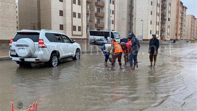 رغم حداثة شبكة الصرف.. 17 مدينة جديدة تغرق في الأمطار (صور)