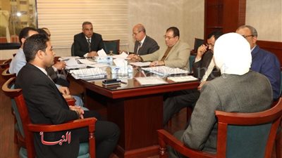 محافظ سوهاج يترأس اجتماع لجنة اختيار الوظائف القيادية