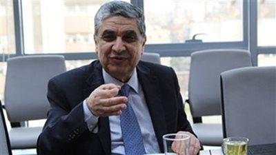 وزير الكهرباء يخضع للإجراءات الاحترازية ضد فيروس كورونا «صور»
