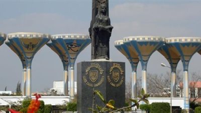 رئيس جامعة قناة السويس تكشف مصير امتحانات الميدتيرم 