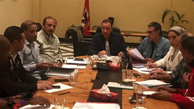 لجنة التخطيط بالأهلي تجتمع بنجوم الفريق الكبار لتحديد مصيرهم