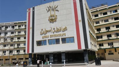 تحرك عاجل من محافظ أسوان لتأمين صرف رواتب الموظفين