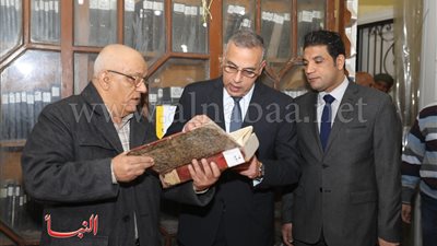 محافظ سوهاج يتفقد مكتبة رفاعة الطهطاوي
