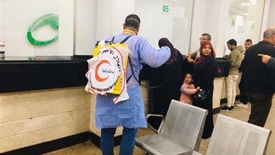 الهلال الأحمر تطهر مكاتب بريد الشرقية (صور)