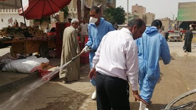 رئيس المدينة يواصل حملات التعقيم والتطهير في شوارع 
