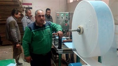 عمال غزل المحلة يصنعون ماكينات بورش الشركة لإنتاج الكمامات