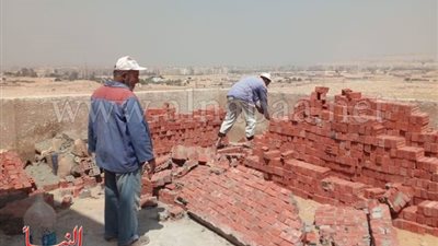 بالصور.. حملة مكبرة لإيقاف أعمال بناء مخالفة في المعادي