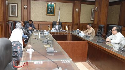 نائب محافظ سوهاج يبحث آليات تقديم المساعدات اللازمة للأسر الاكثر احتياجا