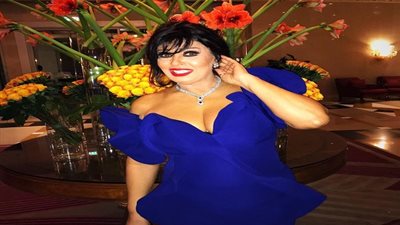 بالحجاب وبدون ماكياج.. شاهد كيف تغير شكل فيفي عبده في زمن كورونا؟